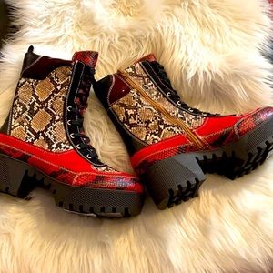 Stylish Red and Black Snake Print Women's Boots